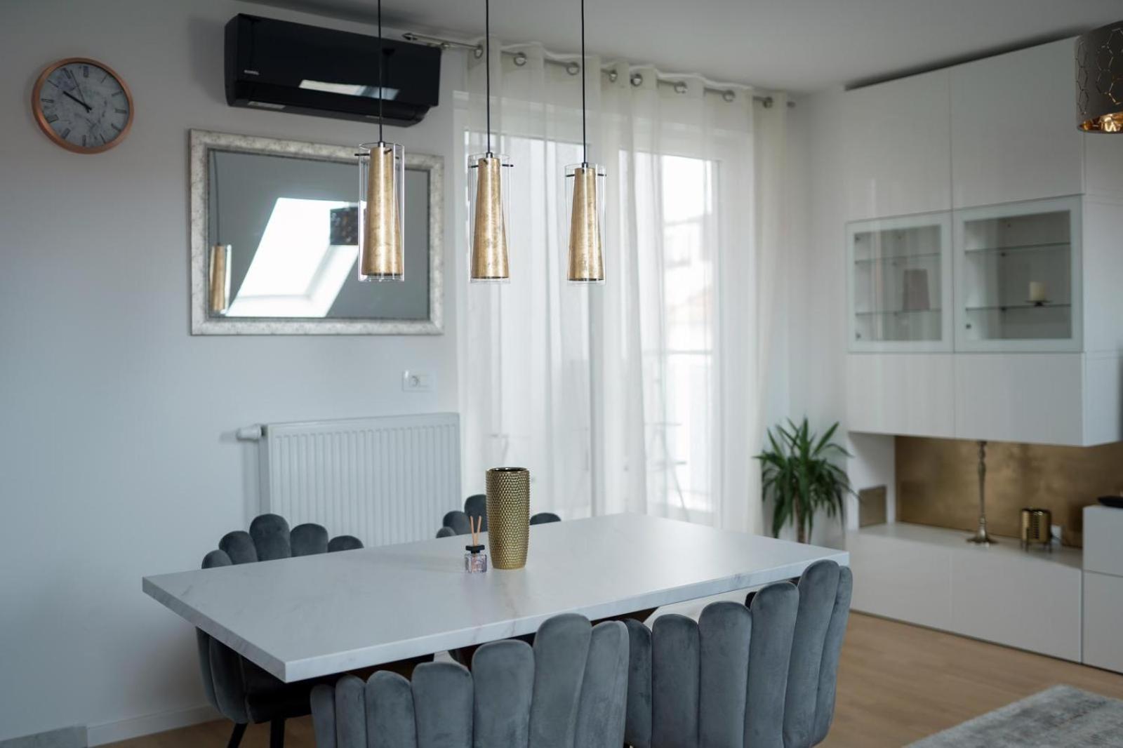 “manhattan” Apartment *